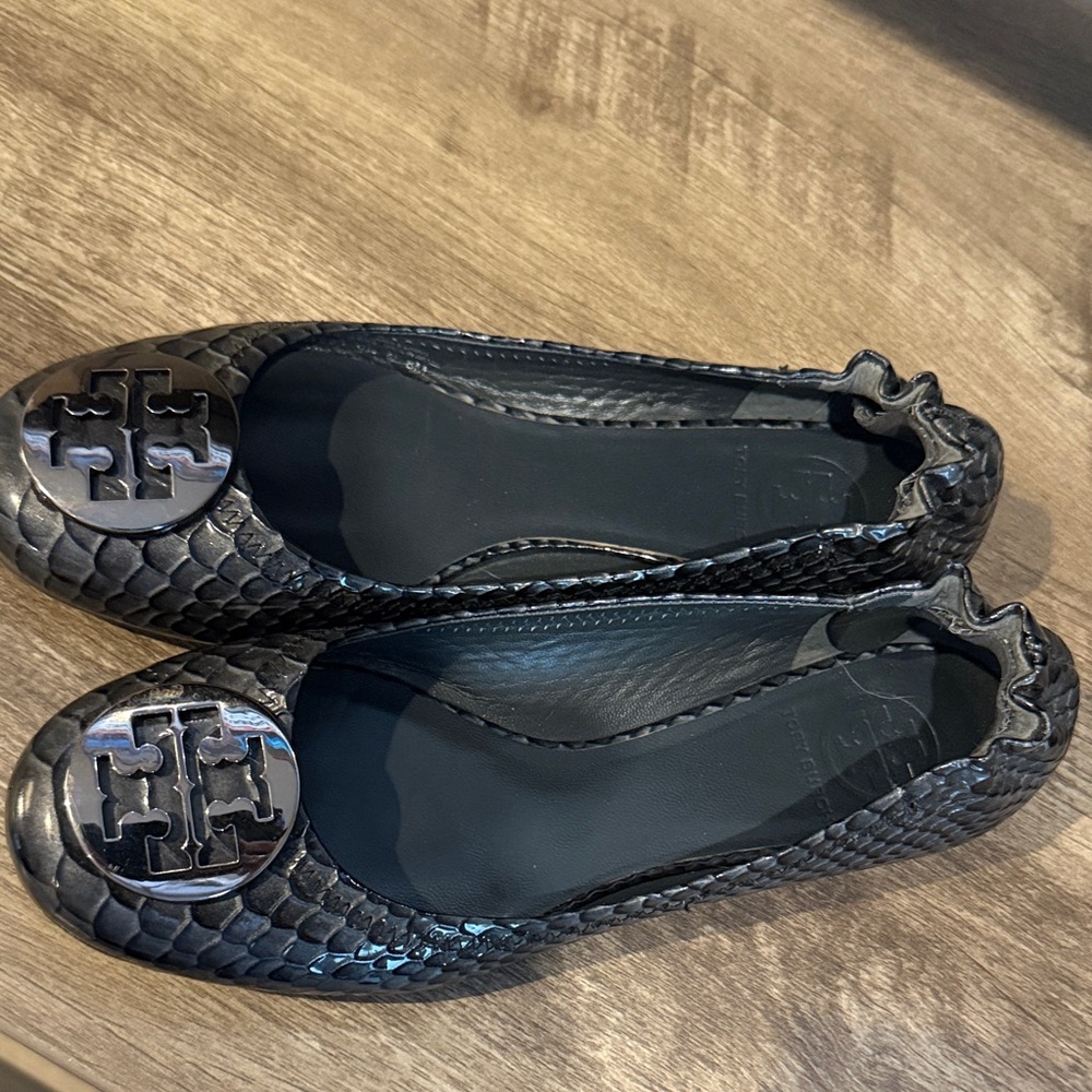 Tory Burch Textured Black Flats